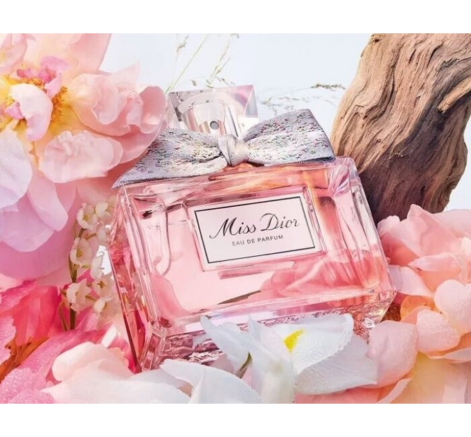 Топ-10 жіночих парфумів, які зводять чоловіків з розуму на побаченні