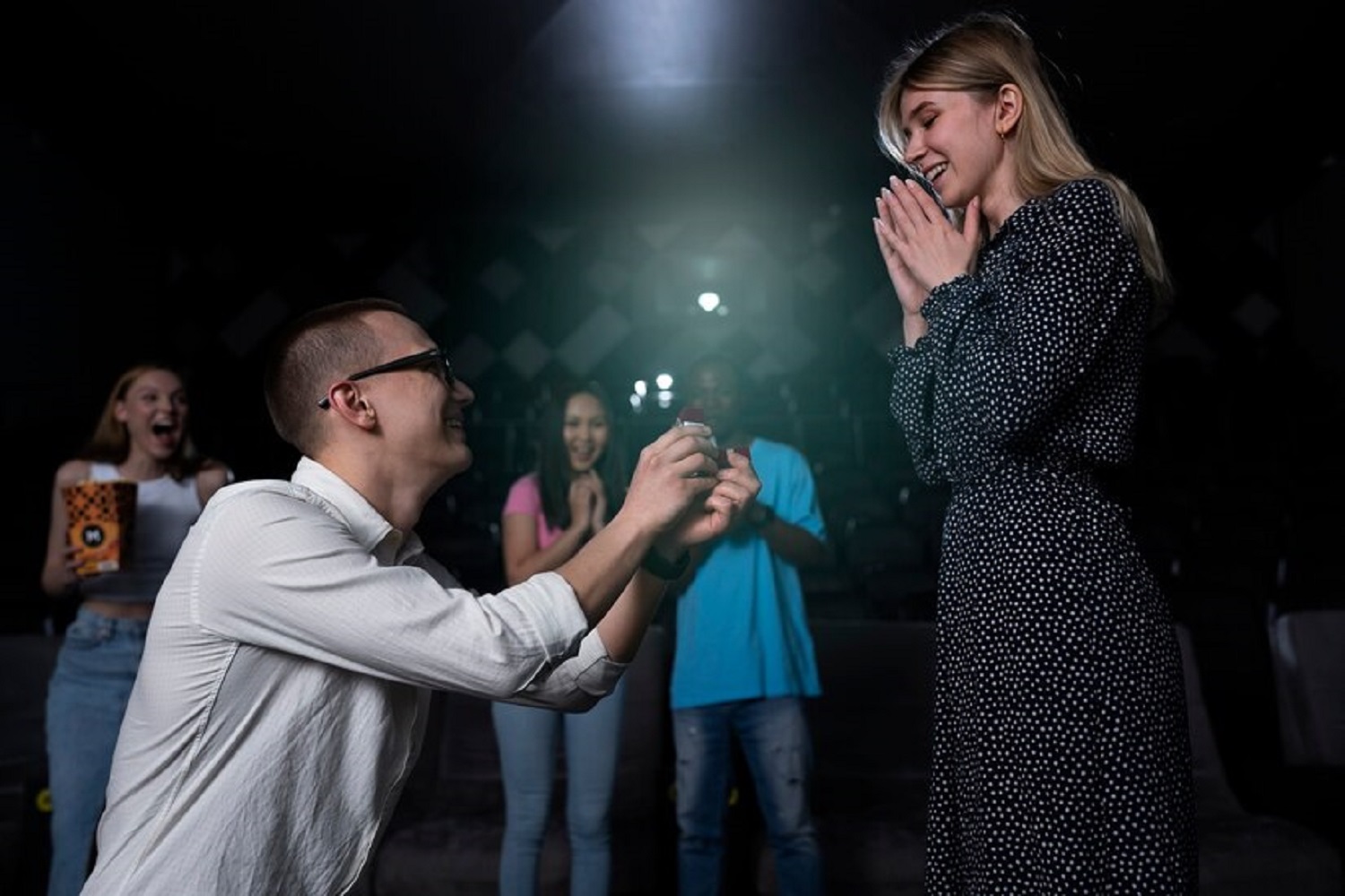 Трохи соромно, але дуже смішно: 8 найбожевільніших весільних конкурсів