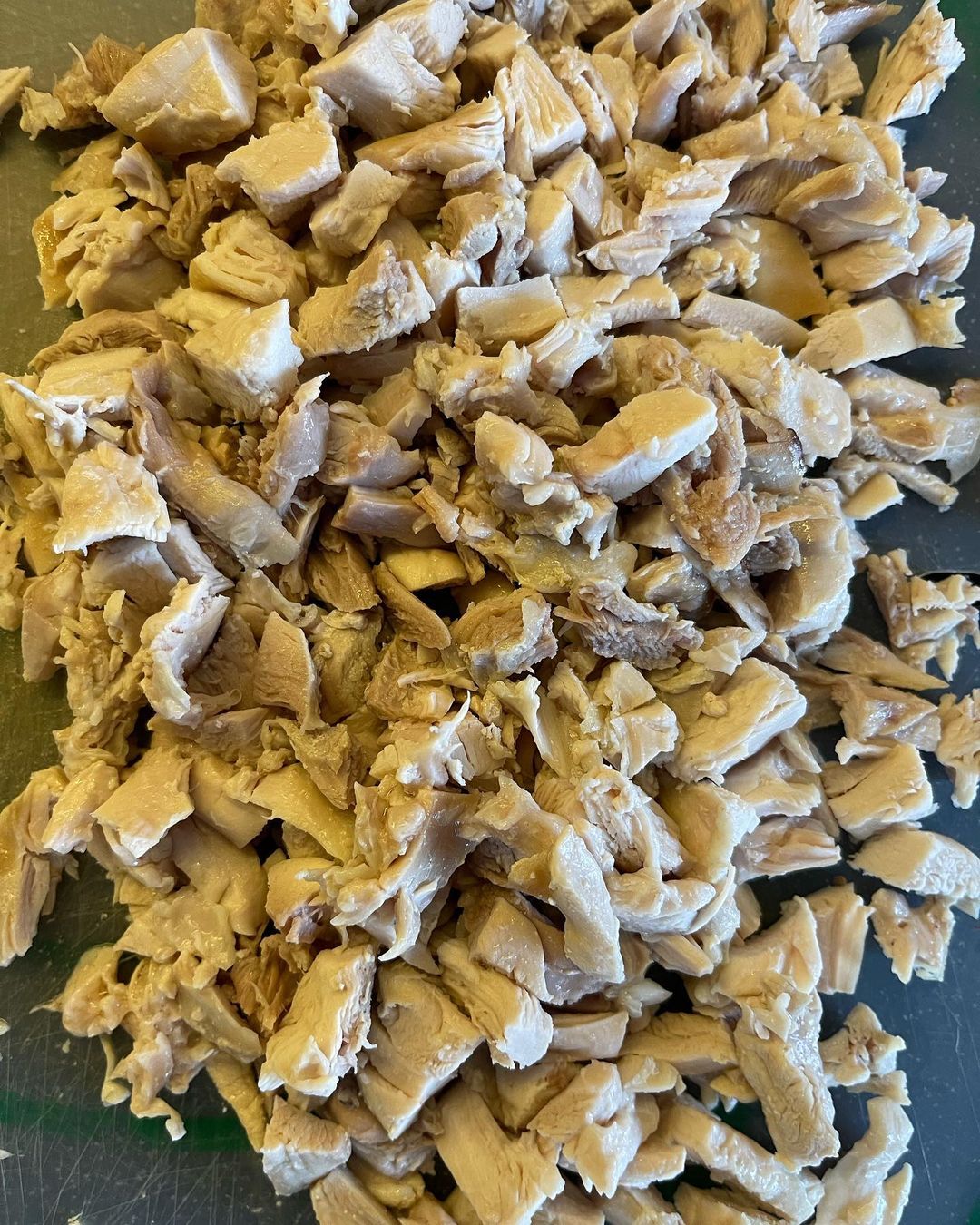 Салат з курки та грибів: бюджетне та просте рішення для святкового столу