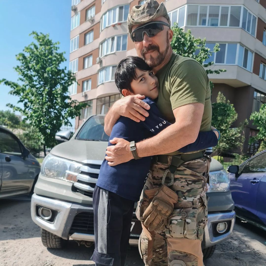 Відома українська телеведуча вперше показала чоловіка-військового (фото)