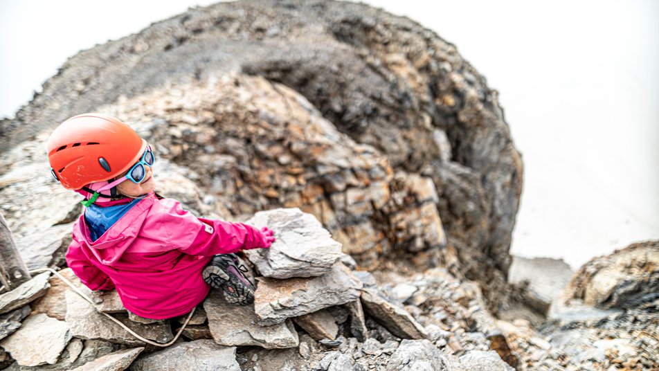 П'ятирічна українка підкорила одну з вершин Кавказу: піднялася на висоту 4000 метрів