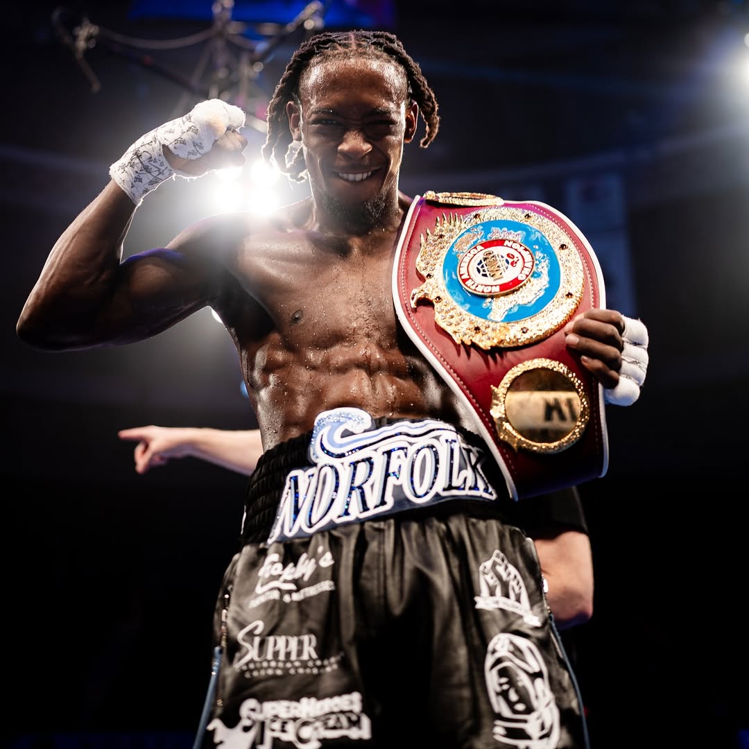 Беринчик проиграл Дэвису техническим нокаутом и потерял пояс WBO: фото и видео