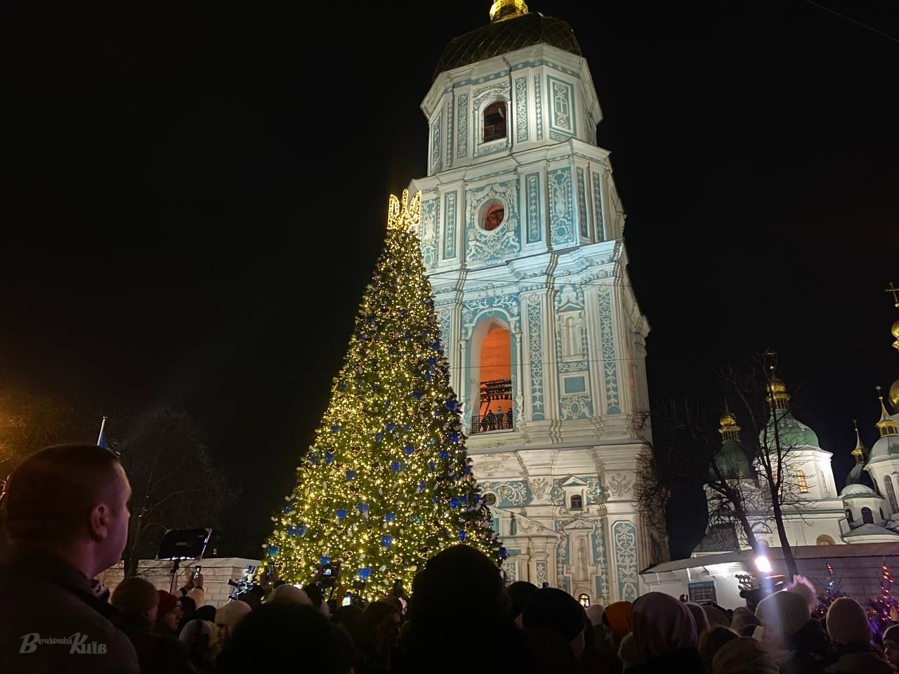 На Софиевской площади в Киеве зажгли главную елку страны (фото и видео)