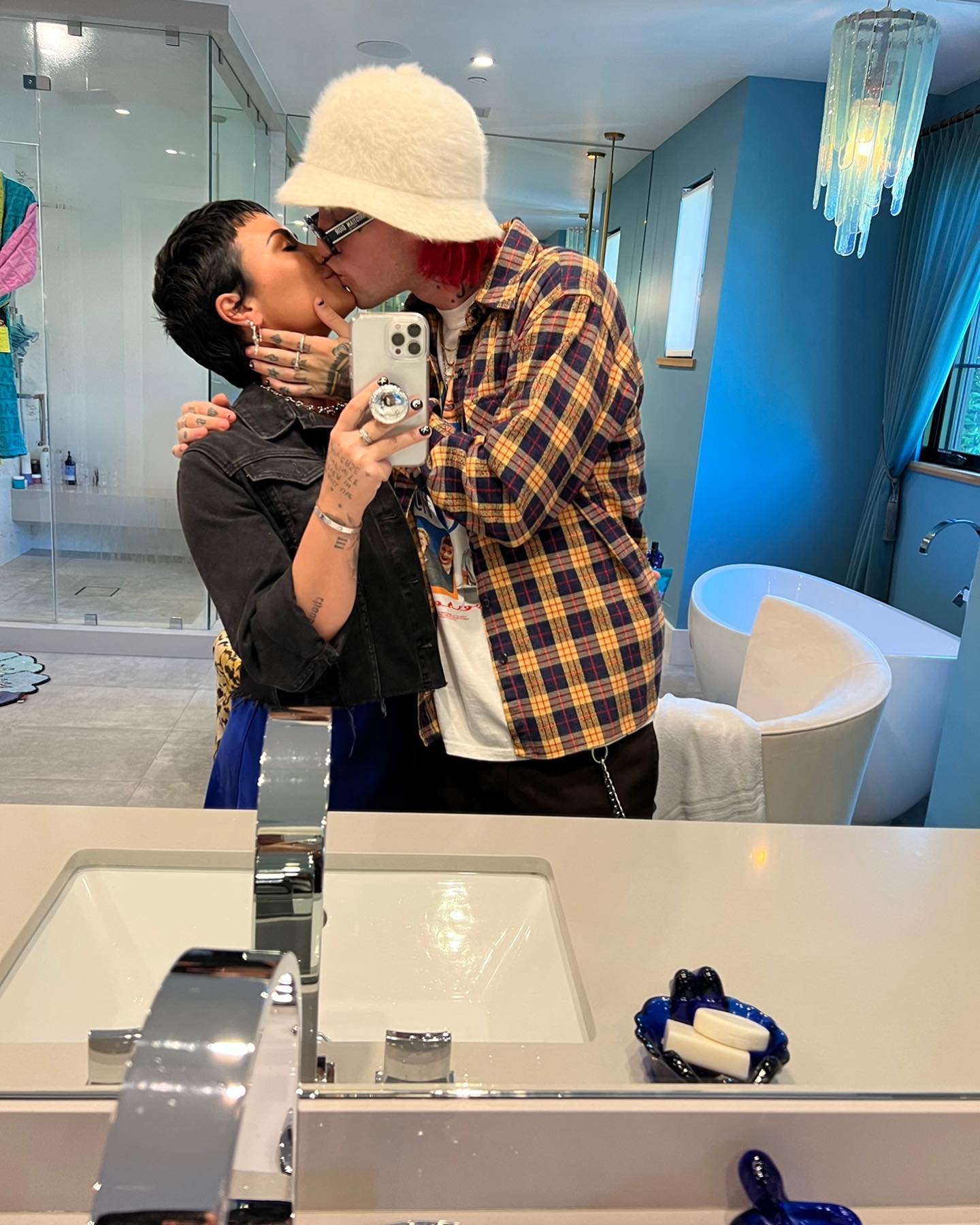 "До кінця наших днів". Відома американська співачка виходить заміж (фото)