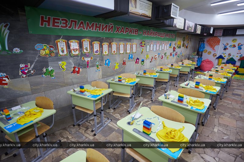 У Харкові діти почали навчатись у метро. Дивіться, як виглядає перша у світі підземна школа