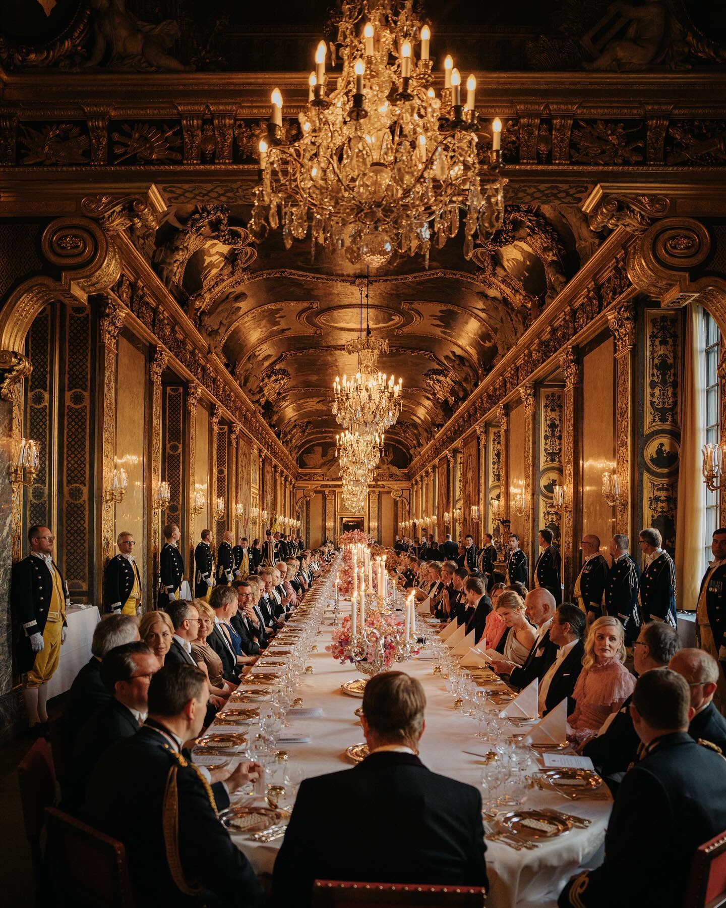 Как прошел первый заграничный визит короля и королевы Дании (фото)