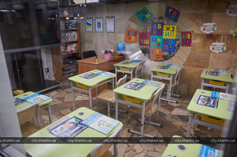 У Харкові діти почали навчатись у метро. Дивіться, як виглядає перша у світі підземна школа