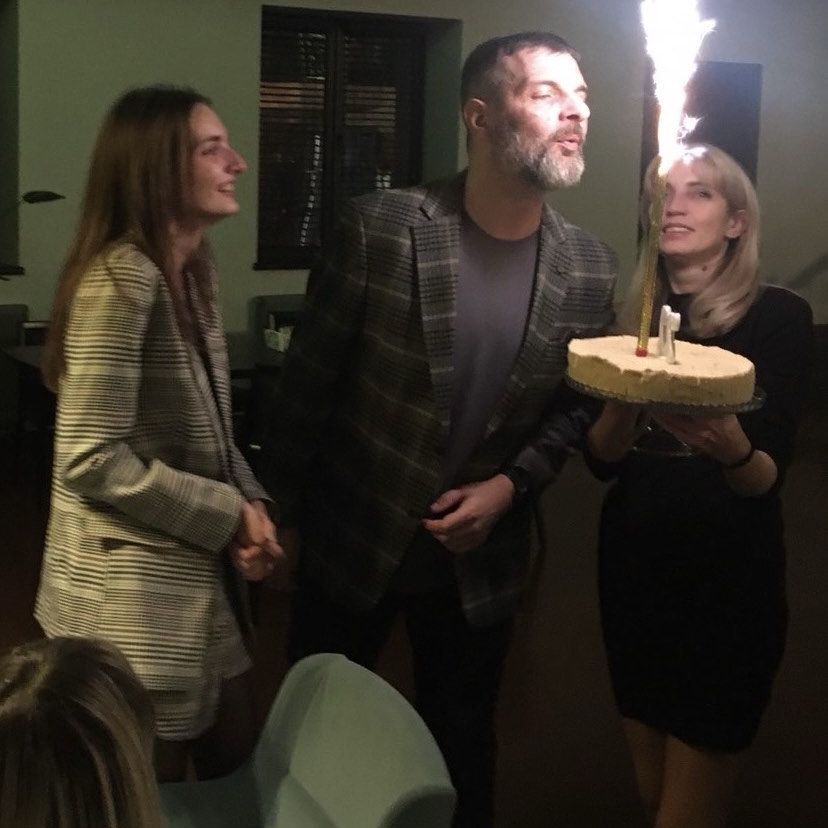 "Нарешті сім'я докупи". Захисник Маріуполя Діанов возз'єднався з дружиною після розлучення (фото)