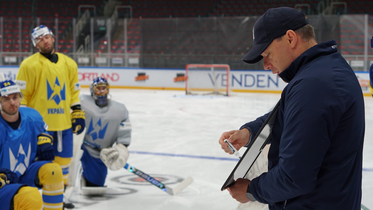 "Припускаю, що японців стимулювали". Тренер збірної України розповів про провальний матч на ЧС