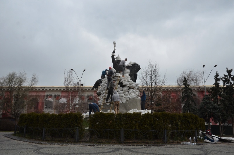 Культурный фронт. Как в Киеве защищают памятники и историю от России