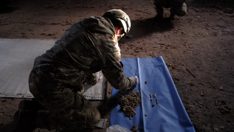 "Сім кілометрів пішки під дронами і артою". Як проходить пошук тіл загиблих на фронті