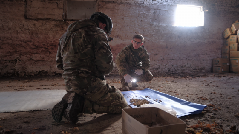 "Сім кілометрів пішки під дронами і артою". Як проходить пошук тіл загиблих на фронті