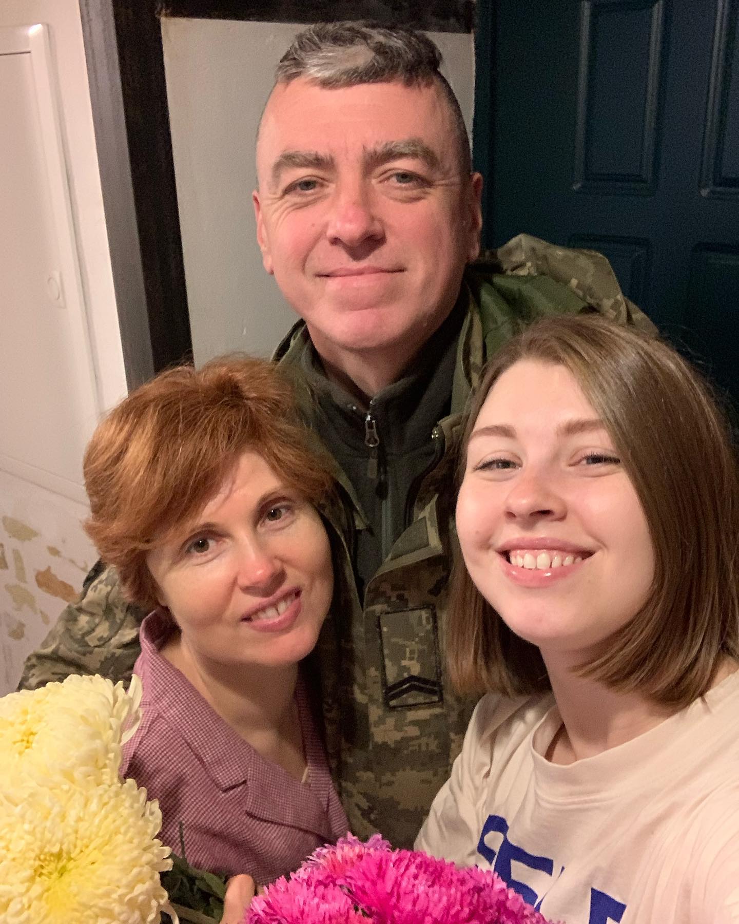 Чоловік відомої української художниці отримав поранення на фронті: деталі