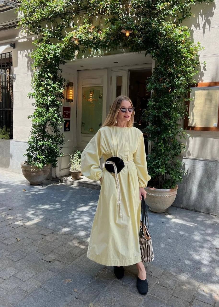 Цей колір - головний тренд літа 2025: як його правильно носити