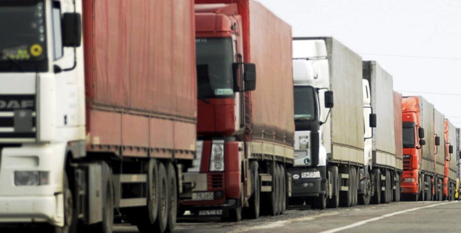 Военнообязанным мужчинам в Украине разрешили уезжать заграницу: кому дали "зеленый свет"