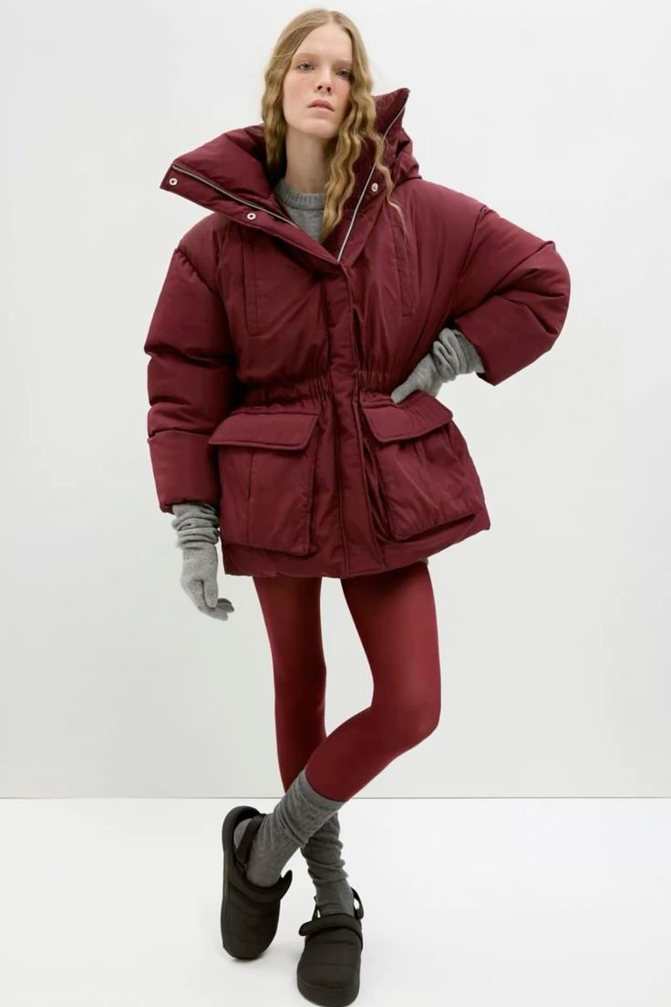 Модні пуховики на зиму 2025: які фасони в тренді, а від яких краще відмовитися