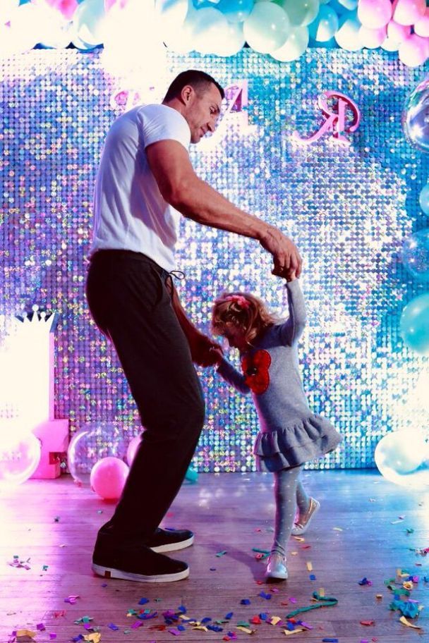 Экс-невеста Кличко поделилась редкими подробностями жизни их 9-летней дочери