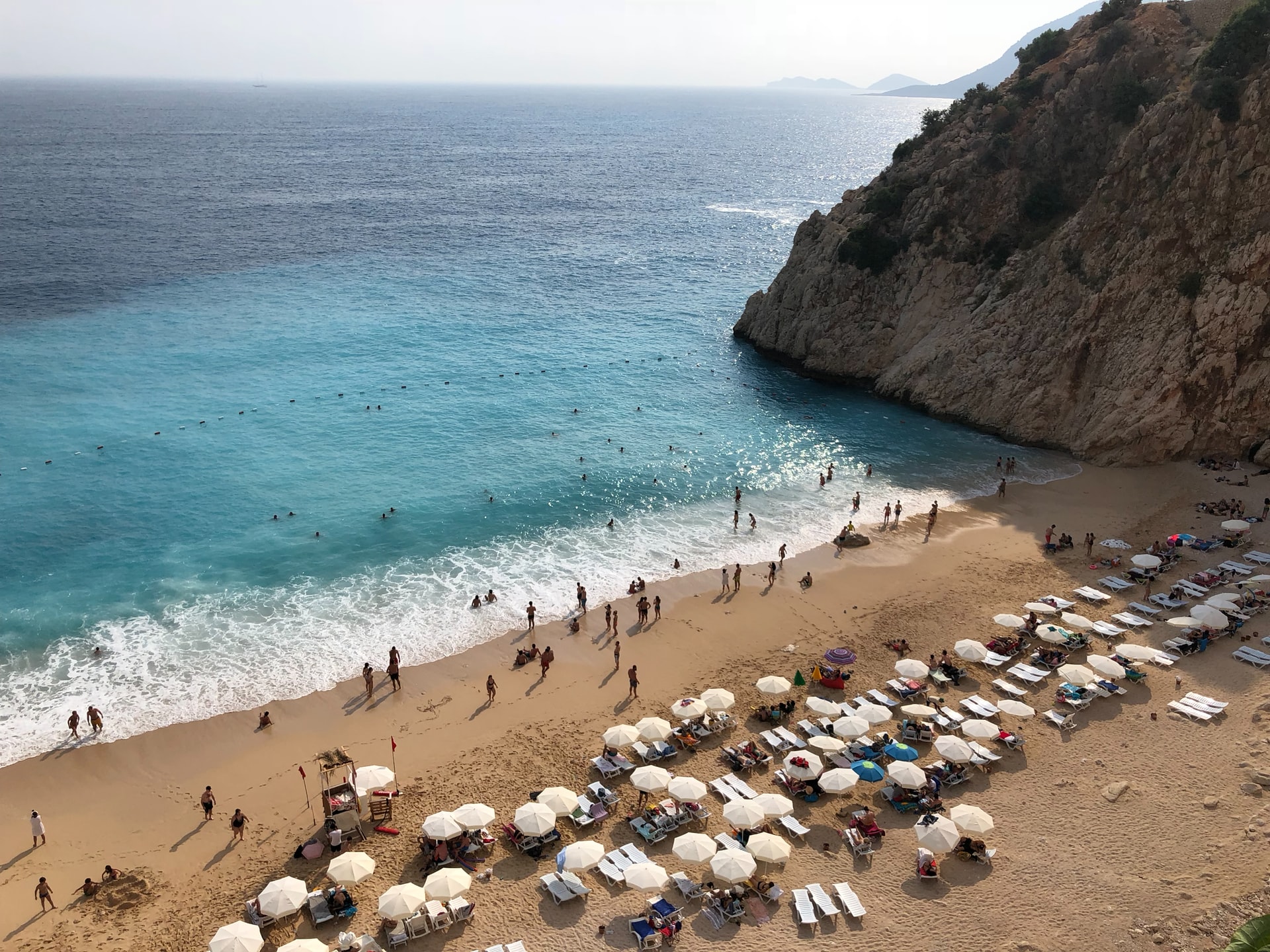 Пляжі замість санкцій. Туреччина прийматиме росіян, попри на війну в Україні