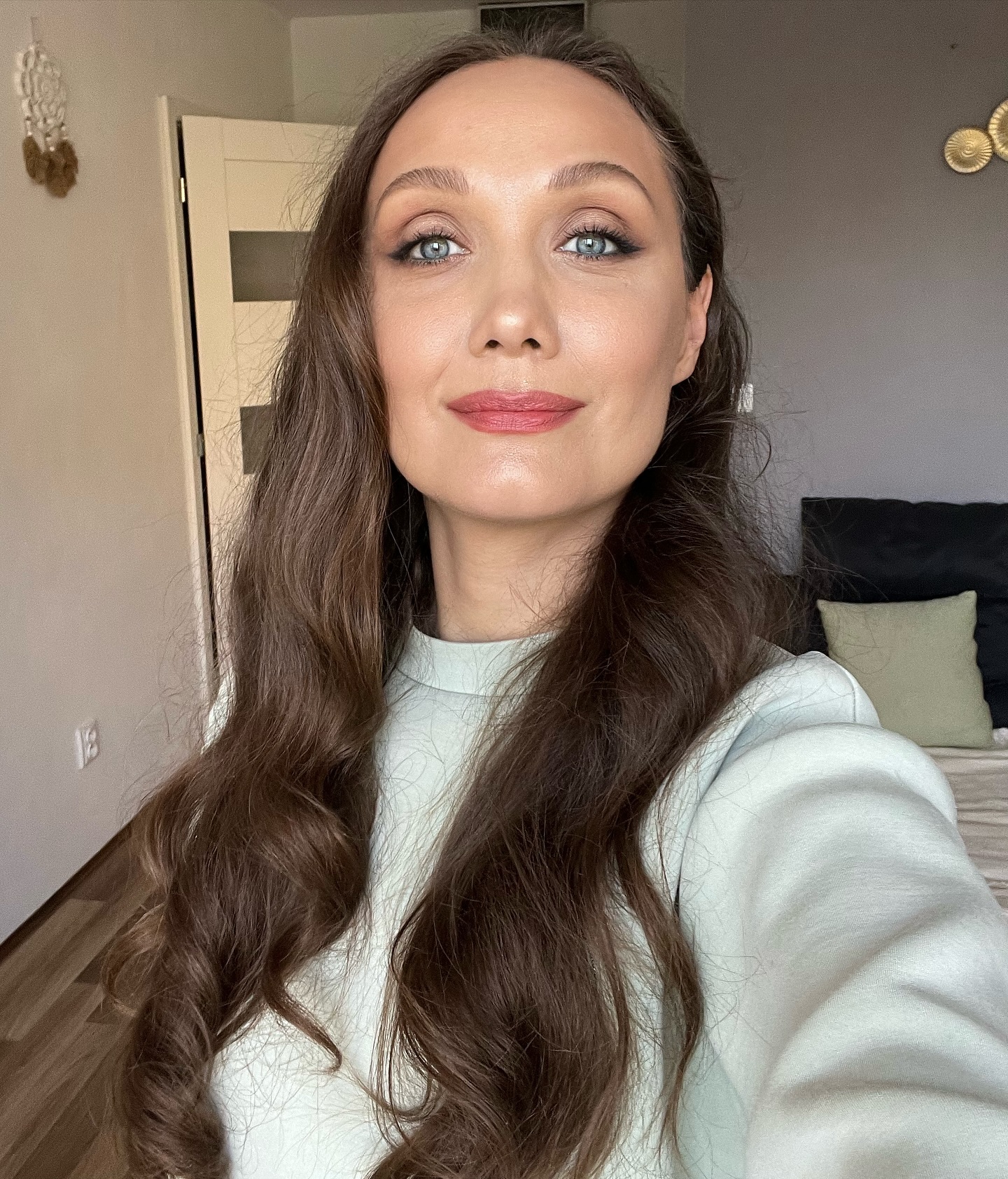 "Я справляюся сама". Євгенія Власова чесно назвала суму свого щомісячного заробітку