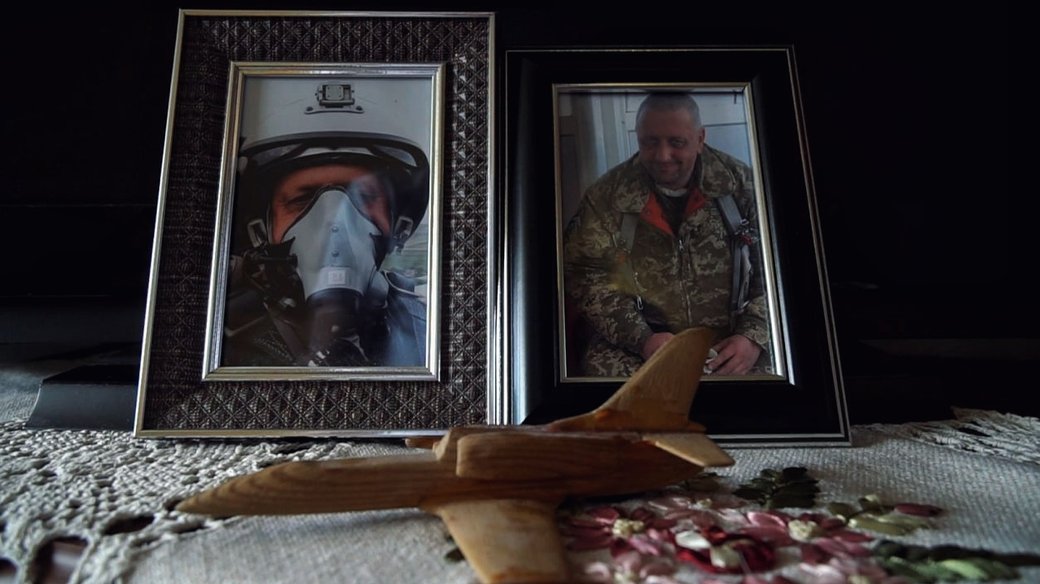 "Сердце чувствовало": родители Андрей Люташина рассказали, как сын направил истребитель на колонну оккупантов