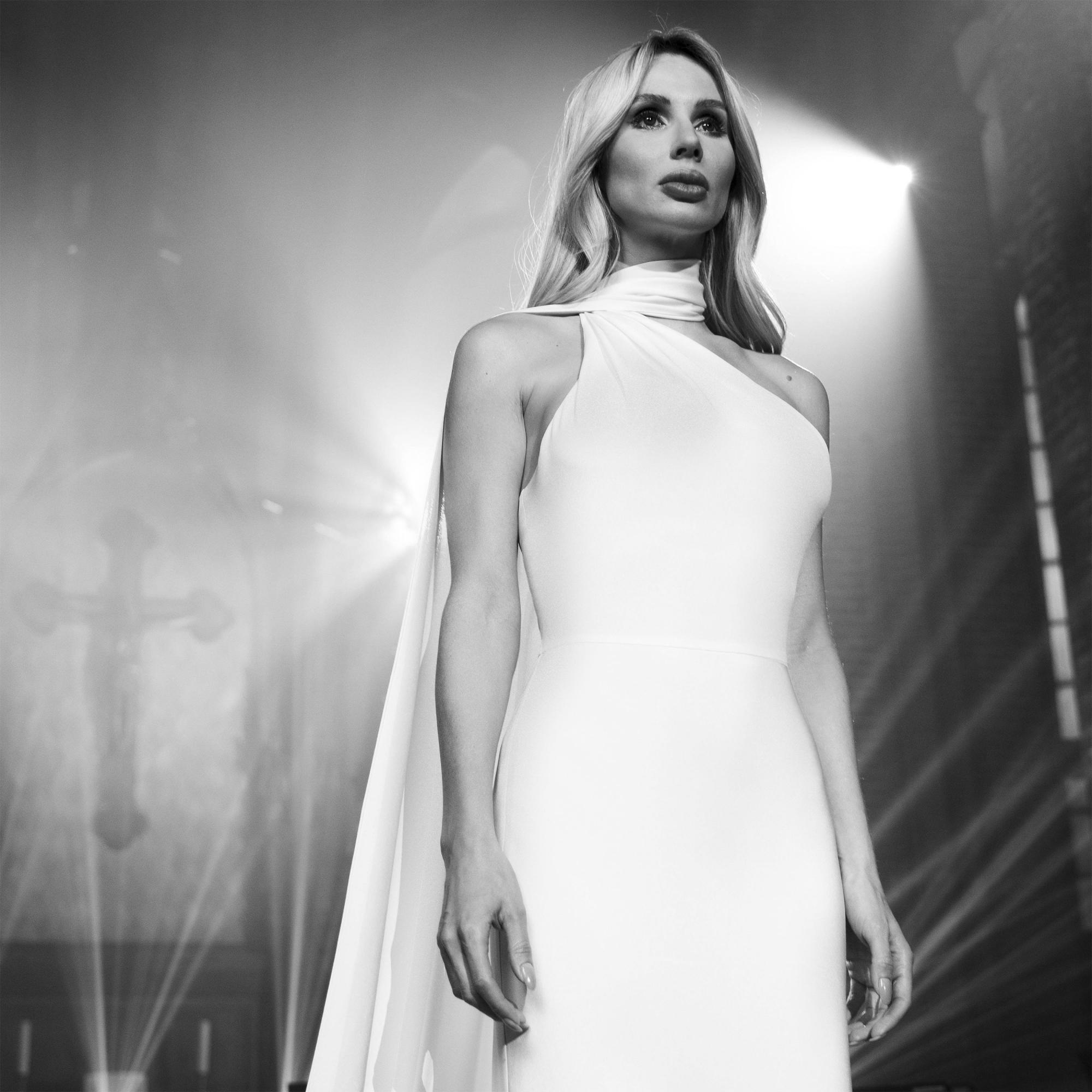 Лобода неожиданно запела на украинском: "было сложно начать снова"