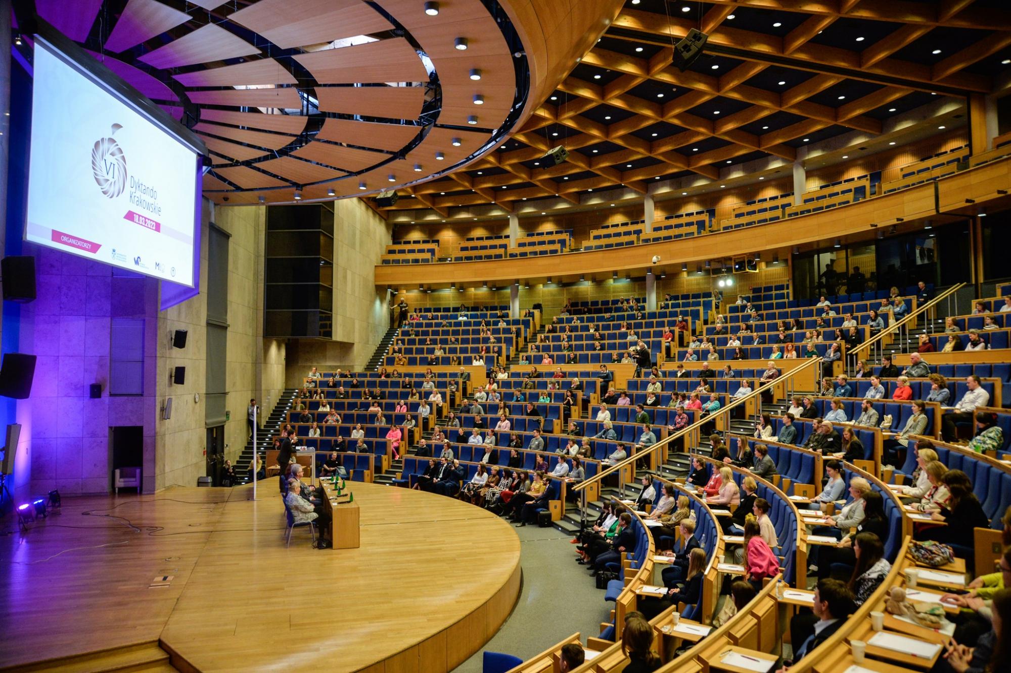 Як українцям вступити в університет в Польщі: зміни 2023 року