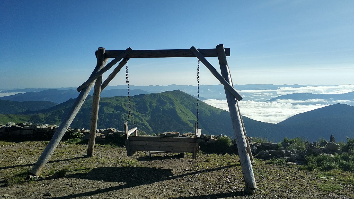 На Говерлі яблуку ніде впасти. Який попит на екскурсії у гори у серпні цього року