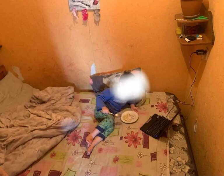 Жили серед сміття, без їжі і страждали від вошей: у Кривому Розі у жінки вилучили трьох дітей