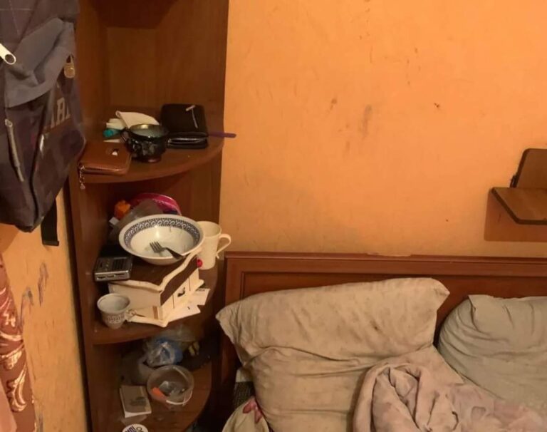 Жили серед сміття, без їжі і страждали від вошей: у Кривому Розі у жінки вилучили трьох дітей