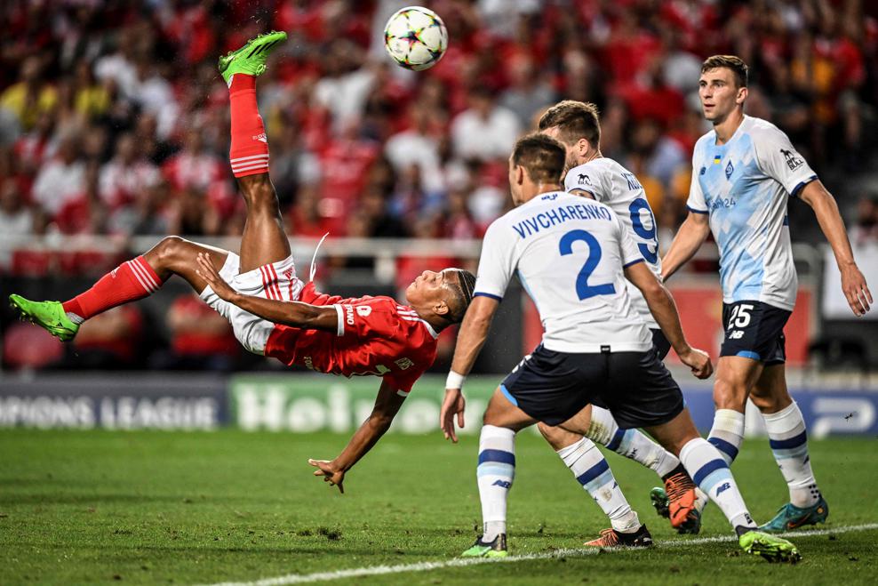 "Динамо" без шансов разгромно проиграло "Бенфике" и вылетело в Лигу Европы