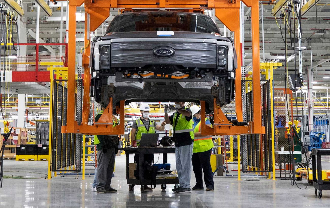 Спрос зашкаливает: Ford удвоит выпуск электрических пикапов F-150 Lightning