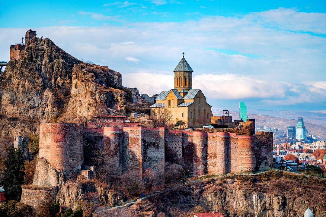Гостинне гірське Тбілісі: чим дивує туристів грузинська столиця
