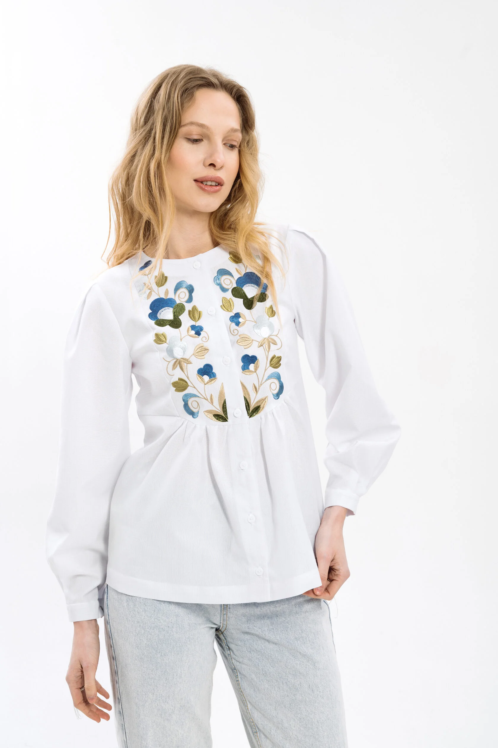 10 українських брендів вишиванок, які перетворили традицію на тренд і підкорили світ: добірка з фото