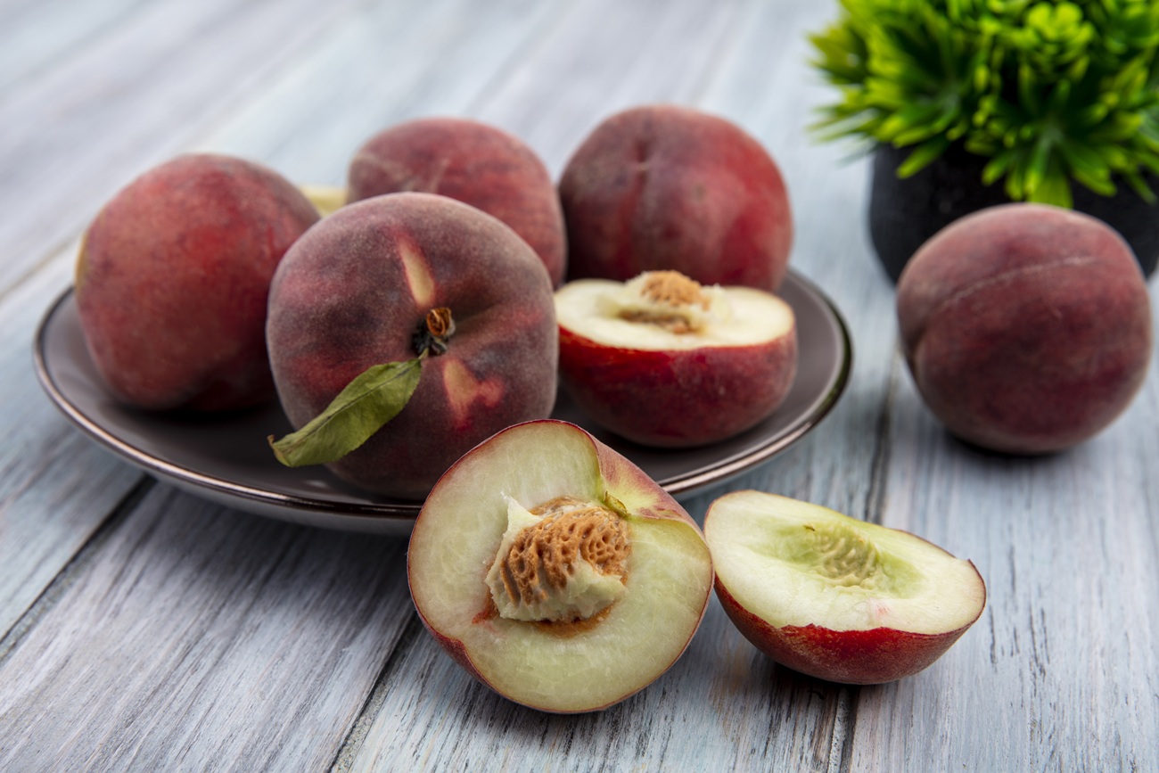 Українські персики в дефіциті: які ціни в магазинах і що вплинуло на врожай