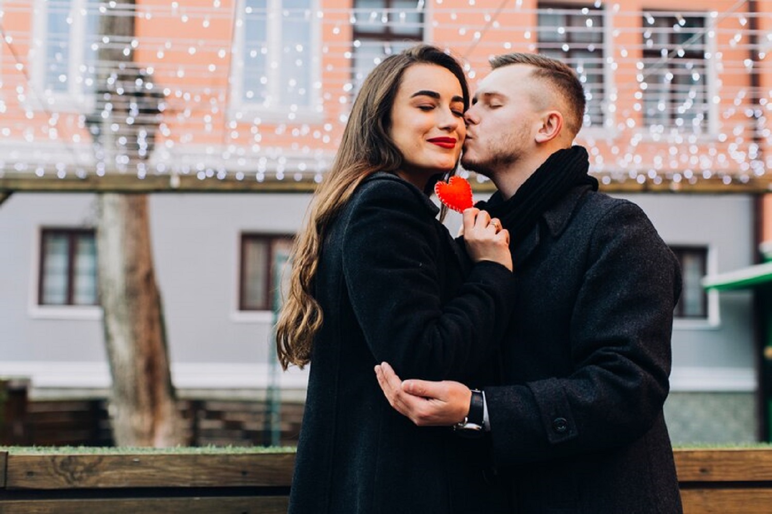 Что подарить жене на 14 февраля: лучшие идеи ко Дню святого Валентина-2025