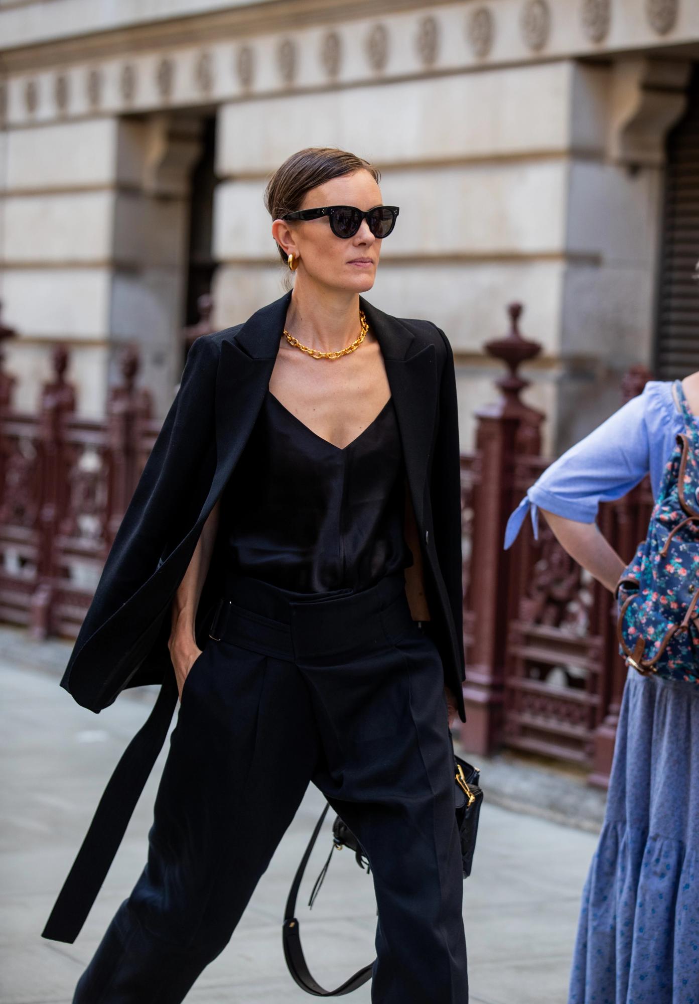 Чорний колір в одязі додає вам віку: стиліст розвіяла популярний міф