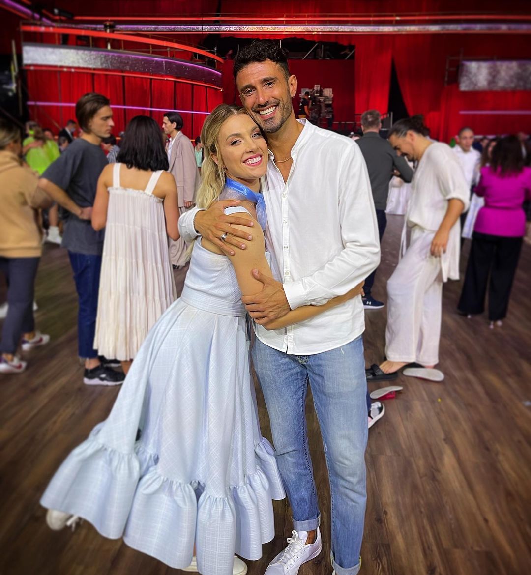 Нежность в каждом кадре: Ольга Харлан оригинально рассекретила пол ребенка