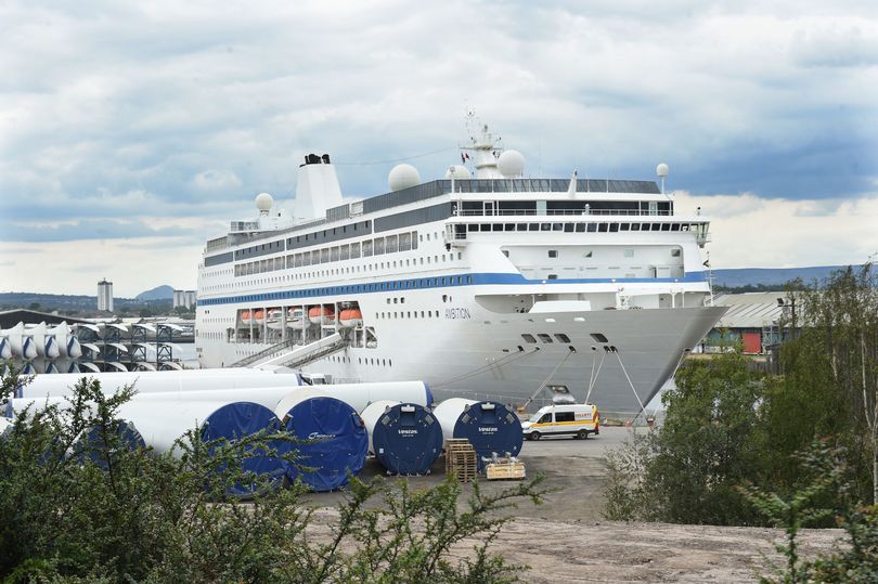 2000 українців "застрягли" на круїзних лайнерах у Шотландії: деталі