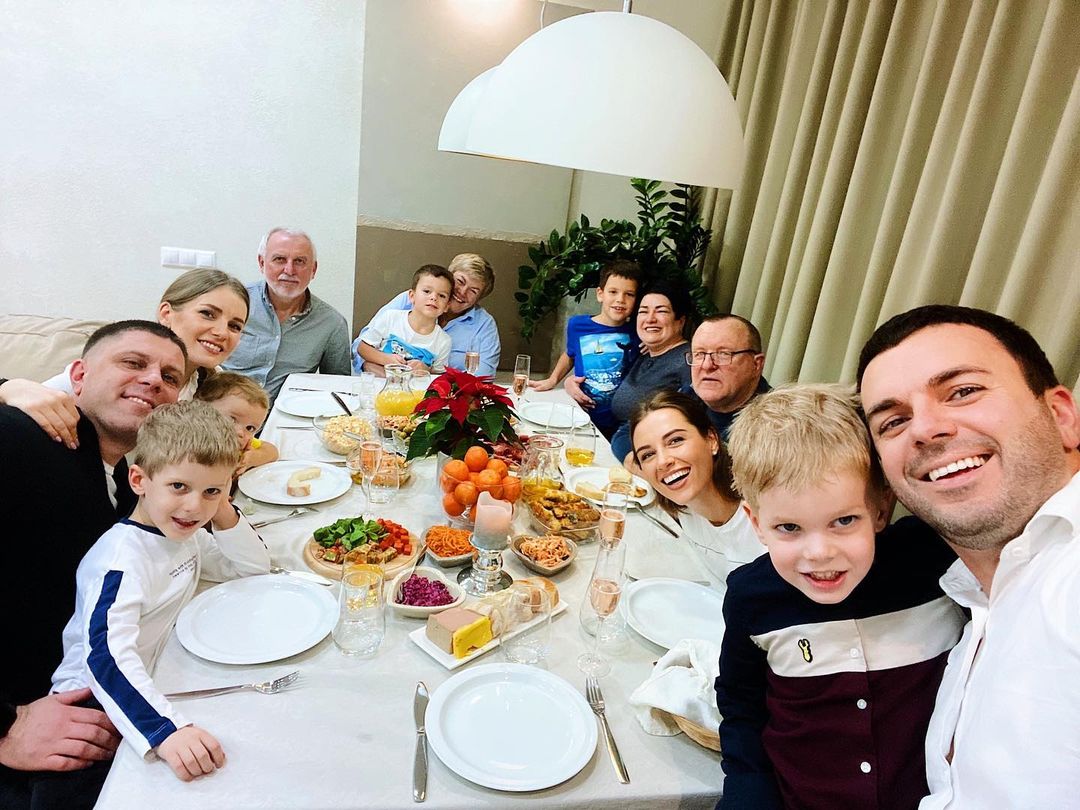 Час для сім'ї: Осадча, Ребрик, Сумська та інші зірки на зворушливих фото з рідними