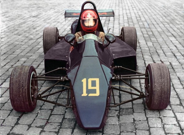 З двигунами від винищувачів та вертольотів: підбірка унікальних гоночних авто з Харкова