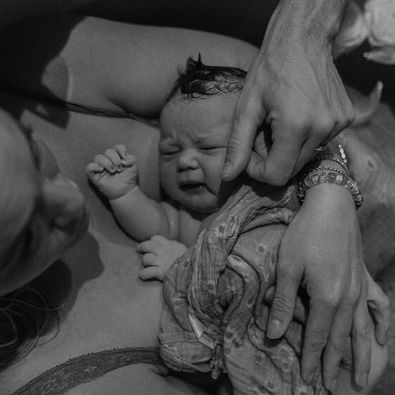 Гіларі Дафф показала, як народжувала четверту дитину в басейні