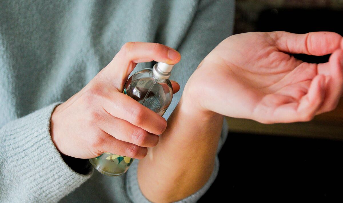 Один пшик - і ти бабуся. Ці аромати нещадно зістарять жінку