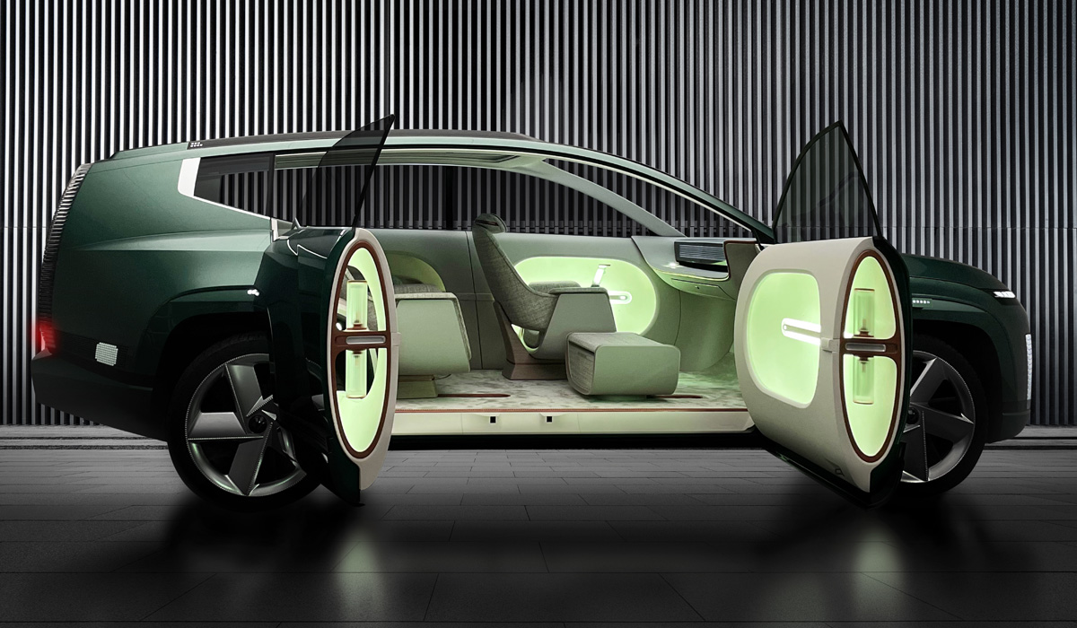 Без руля и с диваном в салоне: Hyundai показала свой флагманский кроссовер на электротяге