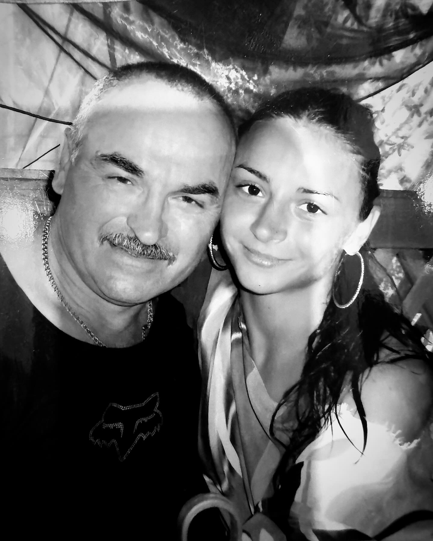 "Люблю, помню, скучаю". Илона Гвоздева тронула архивным фото с покойным отцом