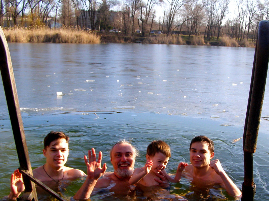 Журналіст встановив рекорд на Водохреще, провівши у крижаній ополонці неймовірну кількість часу
