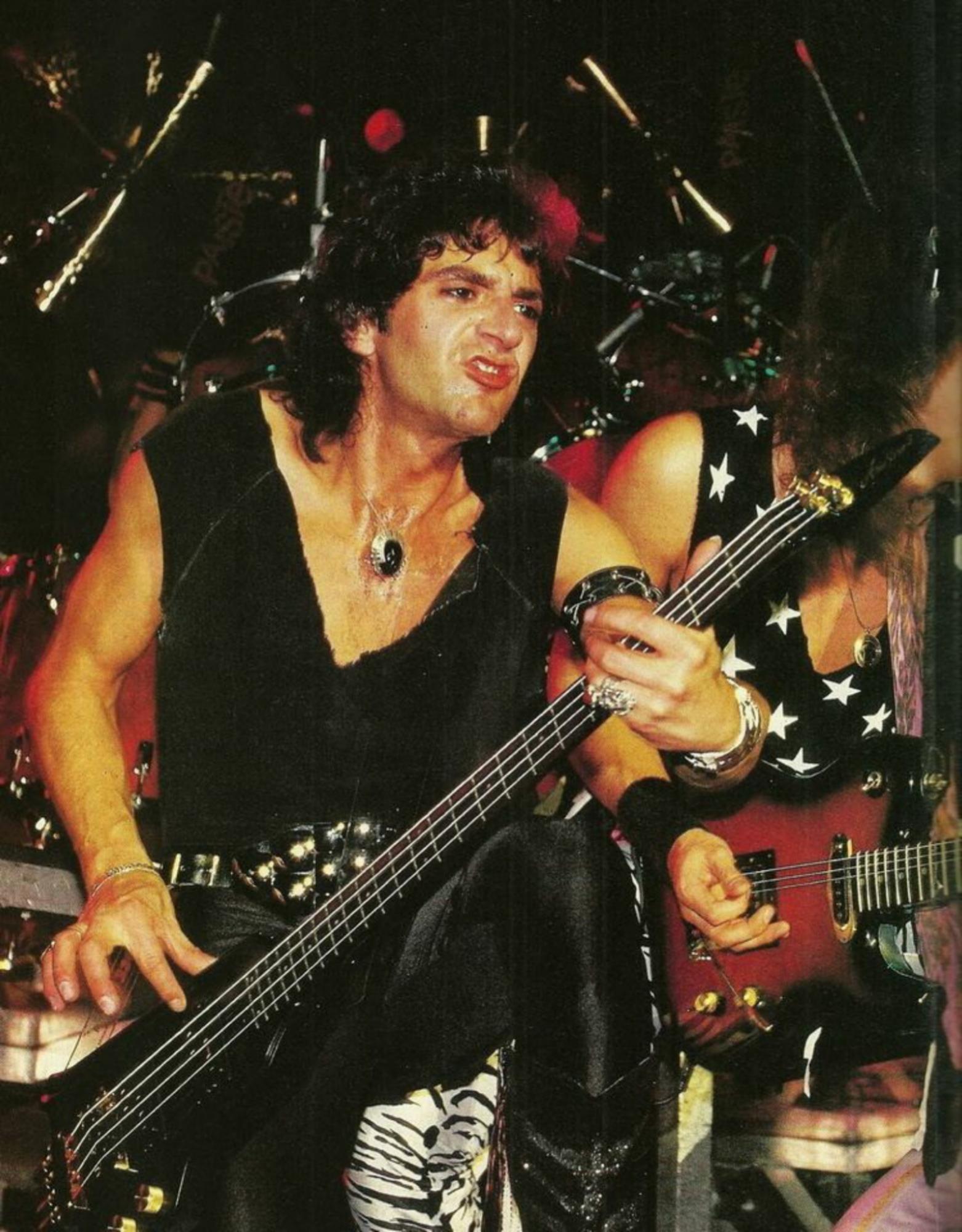 Умер басист и сооснователь культовой группы Bon Jovi Алек Джон Сач