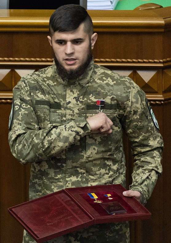 "Память будет жить вечно". Как в день рождения "Да Винчи" украинцы вспоминают Героя