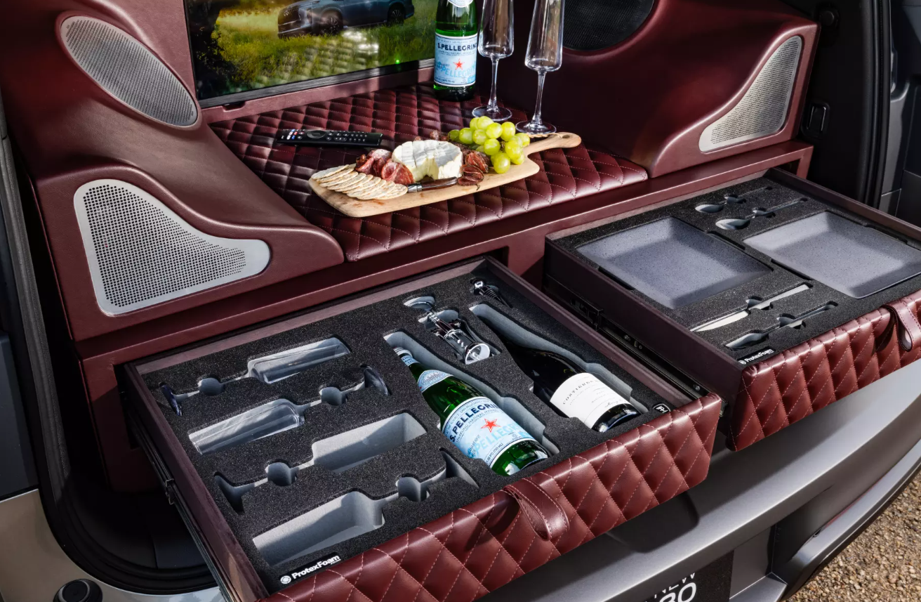 Для розкішних вечірок: Infiniti QX80 отримав ексклюзивну версію з незвичним багажником