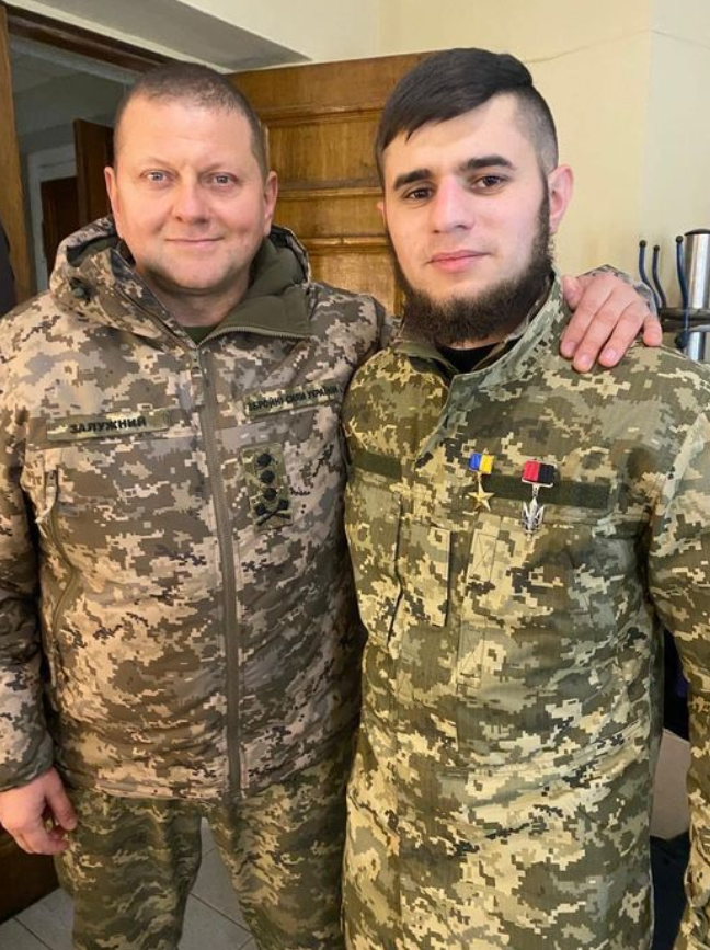 "Пам'ять житиме вічно". Як у день народження "Да Вінчі" українці вшановують Героя