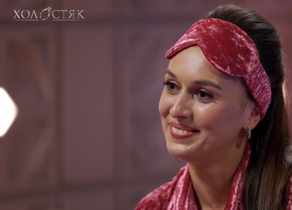 Перший поцілунок та побачення в ліжку. Як минув перший епізод "Холостяка" і кого обрав Терен